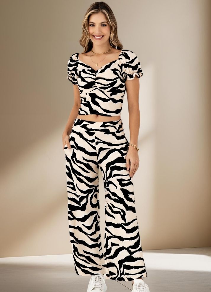 Set crop top y pantalón animal print