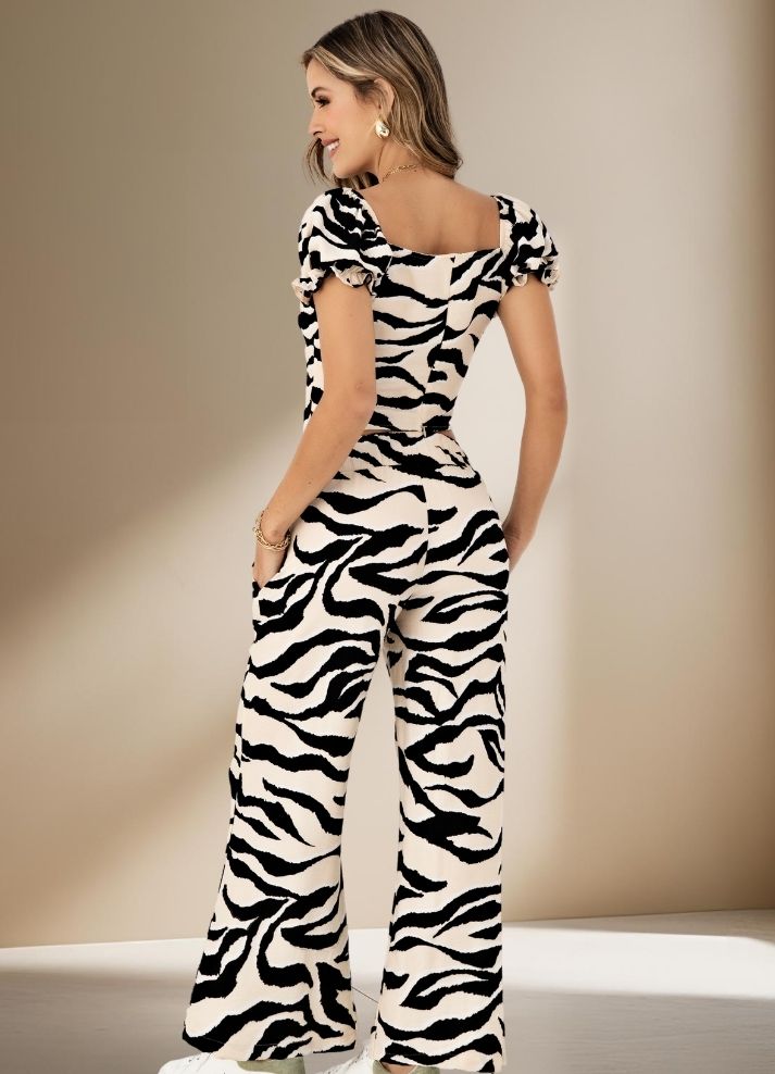 Set crop top y pantalón animal print