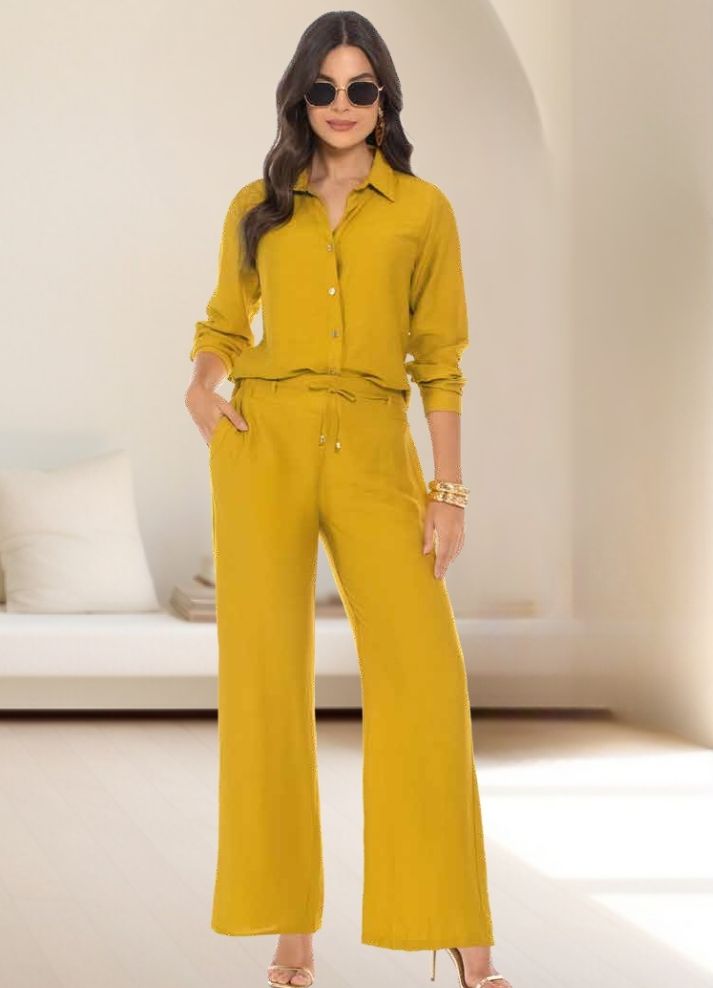 Blouse and pants set