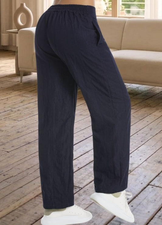 Pantalón bota ancha resortado en espalda