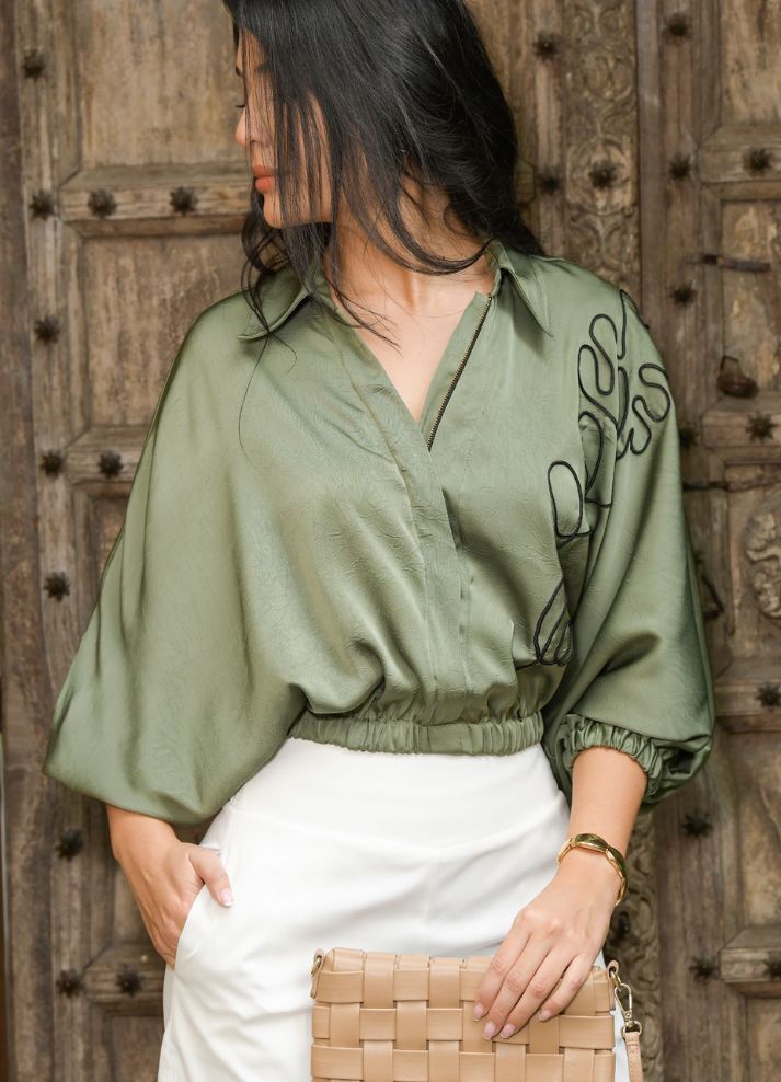 Blusa oversize con bordado
