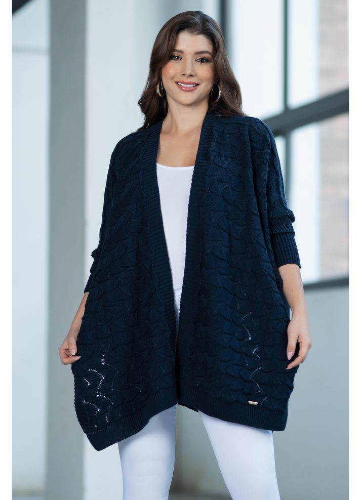 Ruana con mangas en tejido