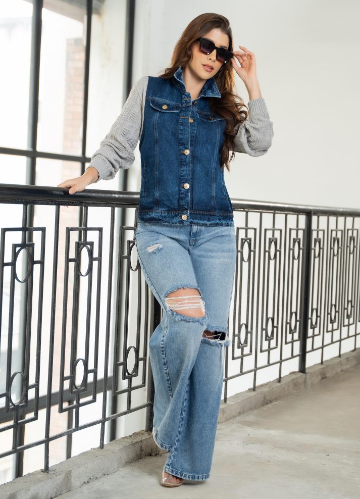 Chaqueta en denim con mangas tejidas