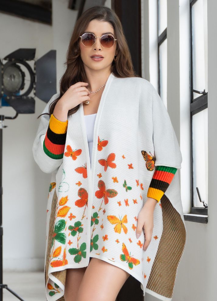 Ruana con mangas diseño mariposas