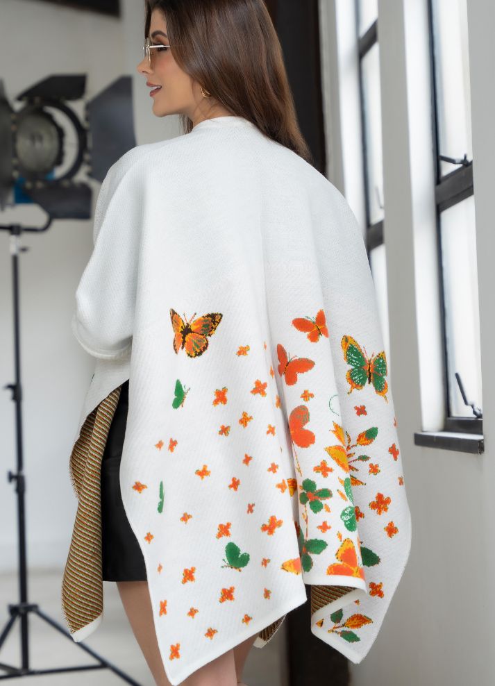 Ruana con mangas diseño mariposas