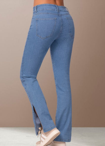 Calça jeans com bota reta