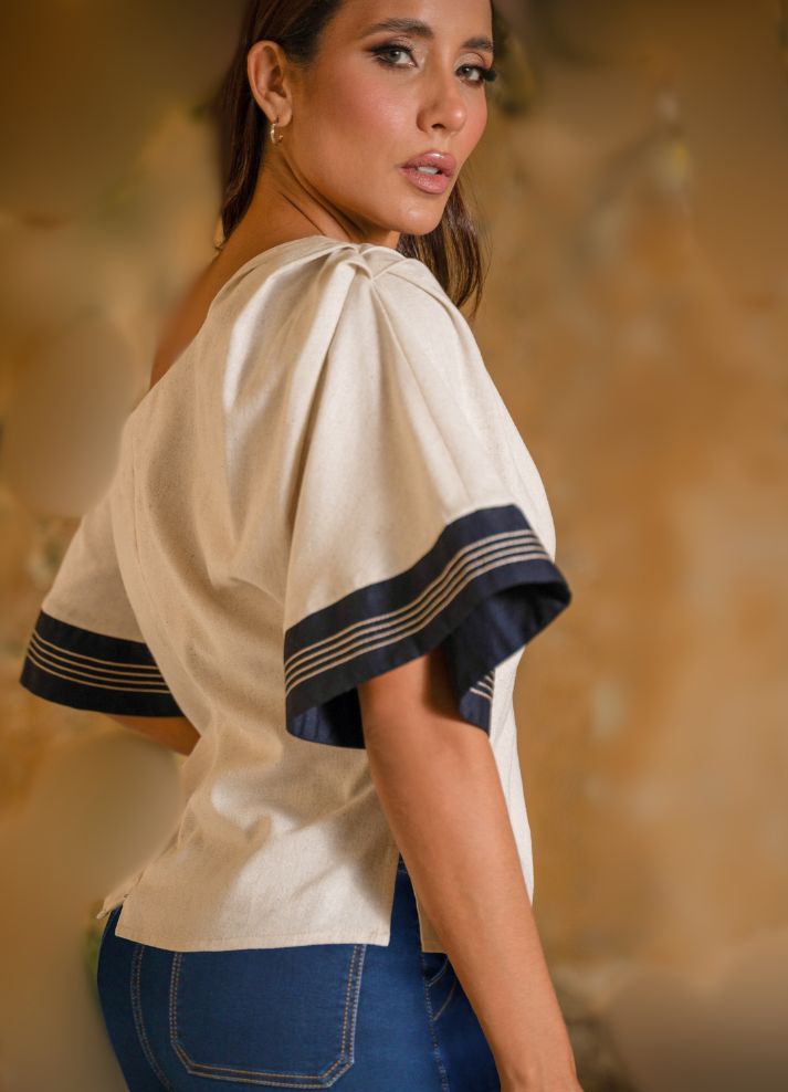 Blusa manga bolero asimétrica