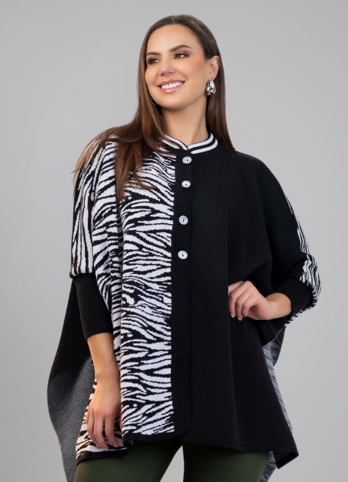 Ruana animal print con botones