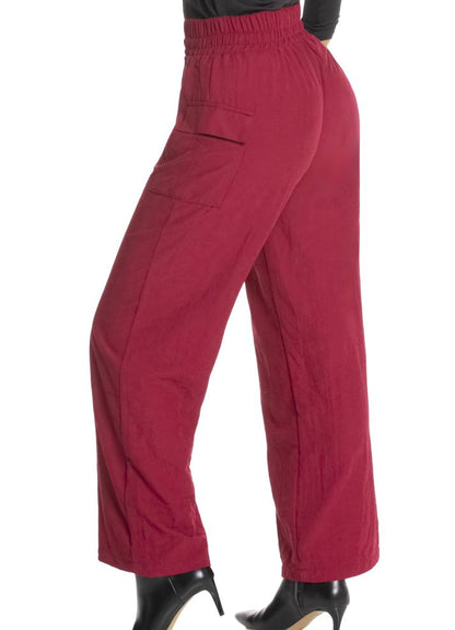 Pantalón bota ancha resortado en espalda