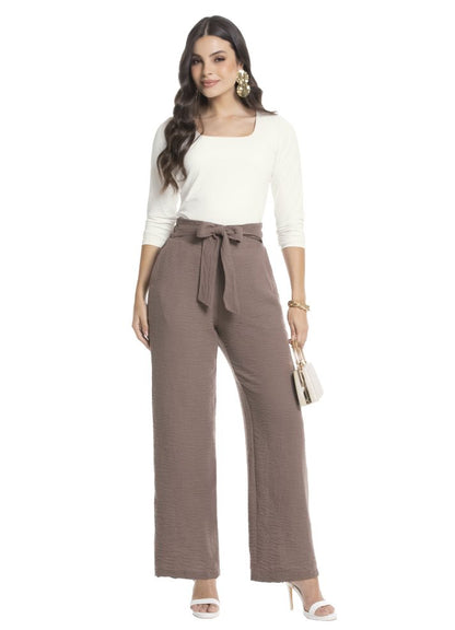 Pantalón bota ancha con cinturón