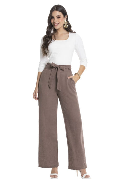 Pantalón bota ancha con cinturón