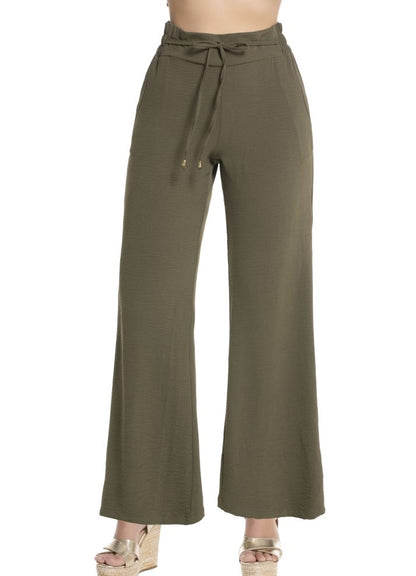 Pantalón bota ancha resortado en espalda