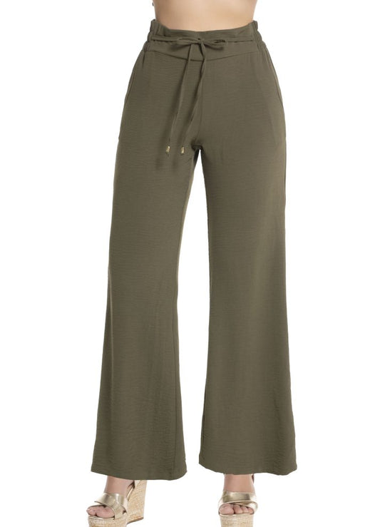 Pantalón bota ancha resortado en espalda