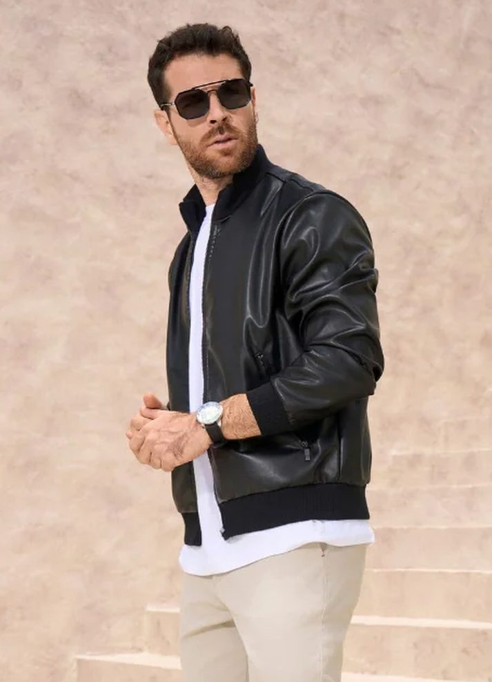 Chaqueta cuello alto con bolsillos