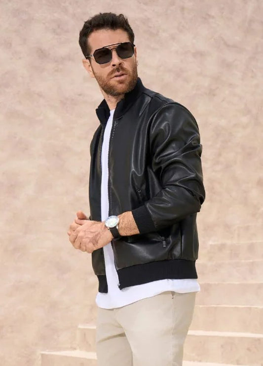 Chaqueta cuello alto con bolsillos