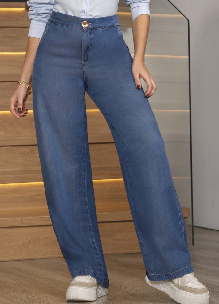 Wide-leg chambray jeans