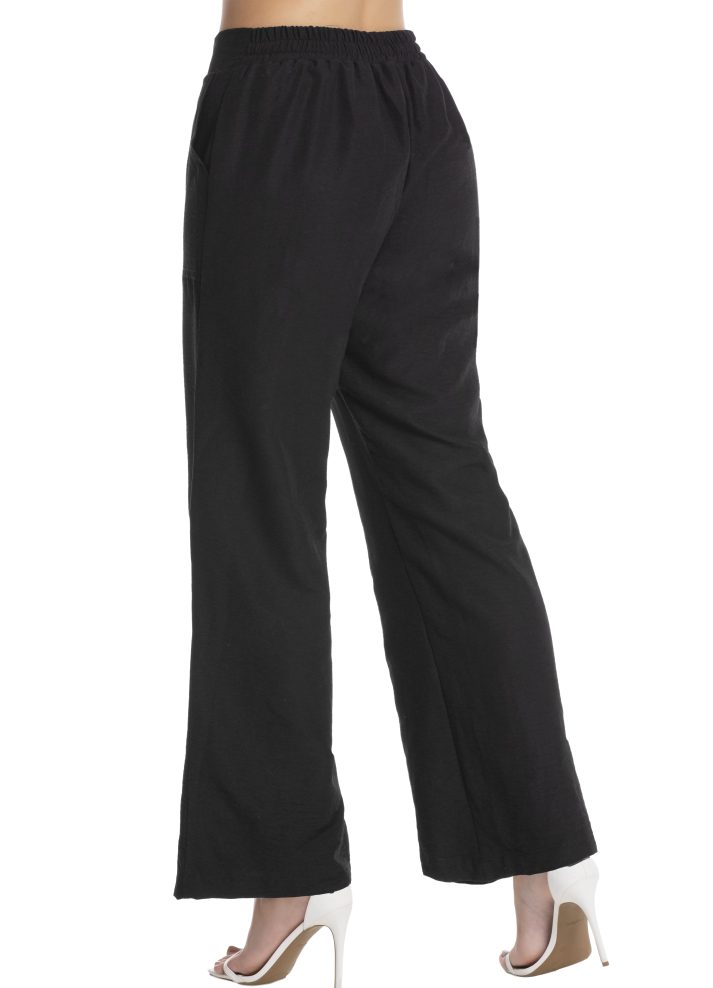 Pantalón bota ancha resortado en espalda
