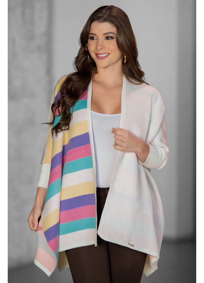 Ruana con mangas en tejido