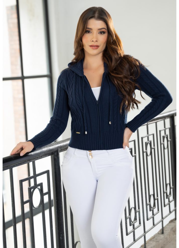 Chaqueta con capota en tejido