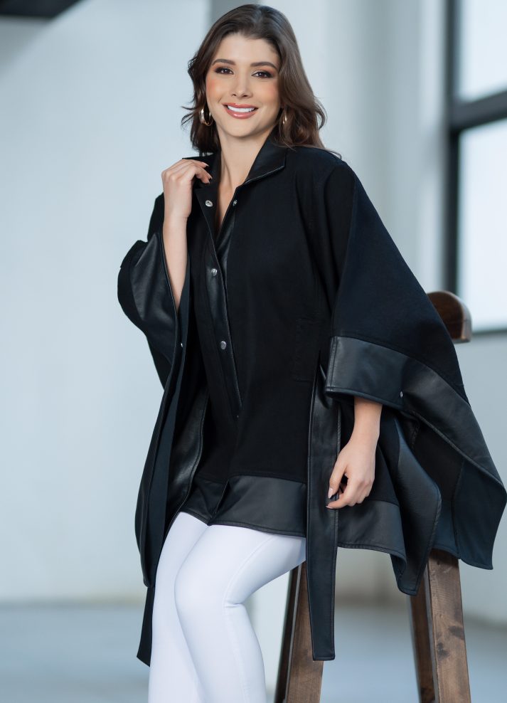 Ruana con botones en denim y cuerotex