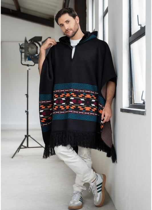 Ruana para hombre con capota en tejido