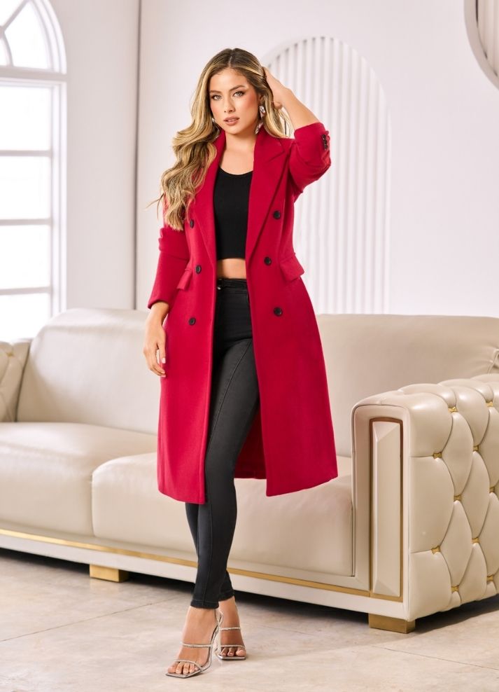 Gabán rojo cuello solapa